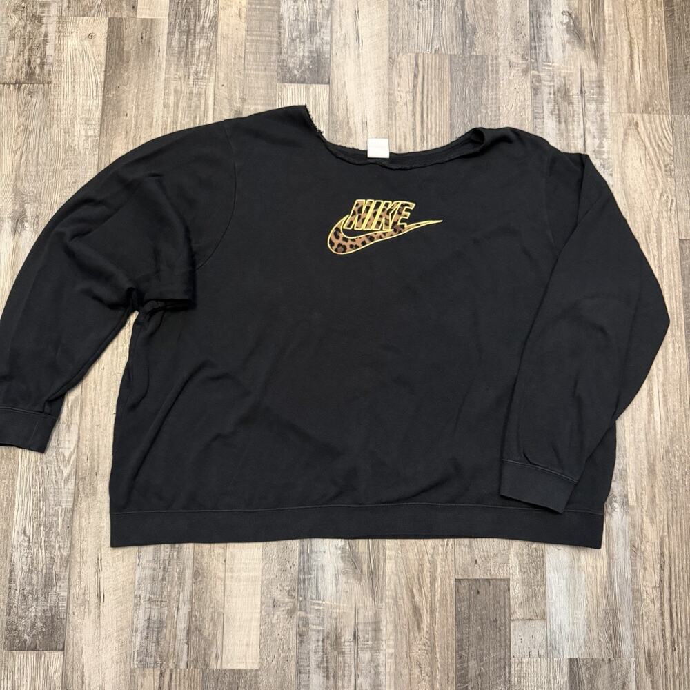 Nike Women’s (Size 3X) Black Sweatshirt Sweater Leopard Center Swoosh Baggy
